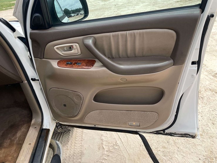 2004-toyota-tundra-image-17