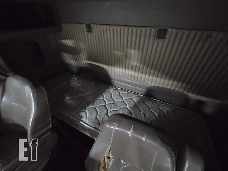 2005-kenworth-t800-image-19