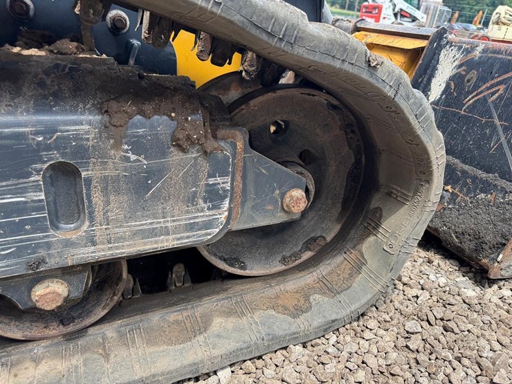 2021-deere-325g-image-20