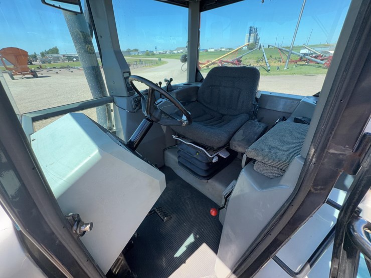 1996-white-6195f-tractor-image-34