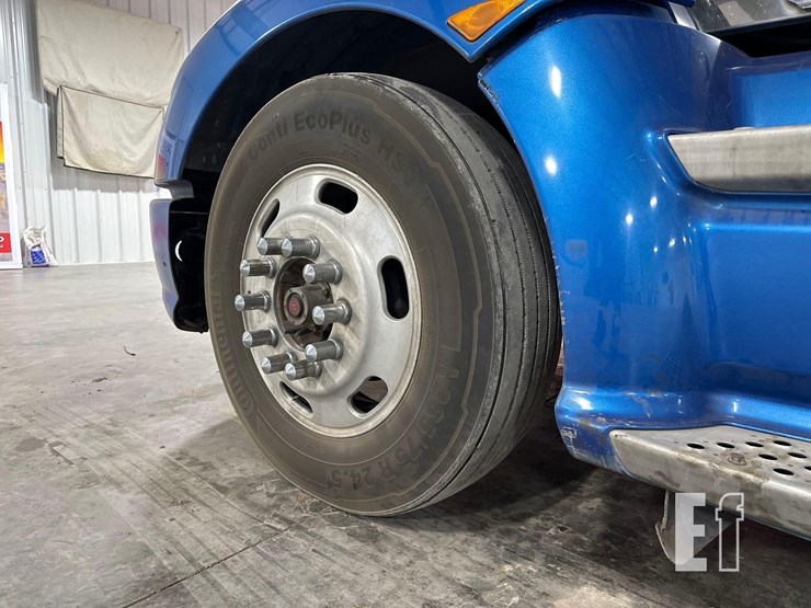 2011-kenworth-t660-image-32