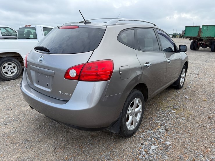 2010-nissan-rogue-image-3