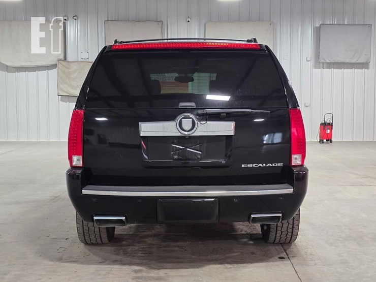 2013-cadillac-escalade-image-8