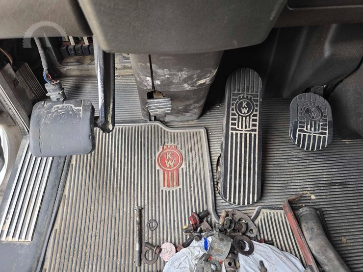 2009-kenworth-t660-image-11