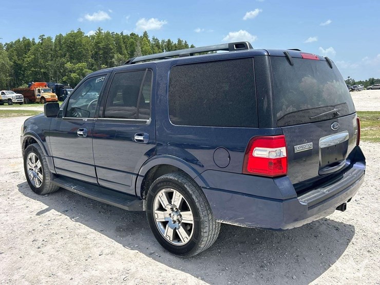 2010-ford-expedition-image-4