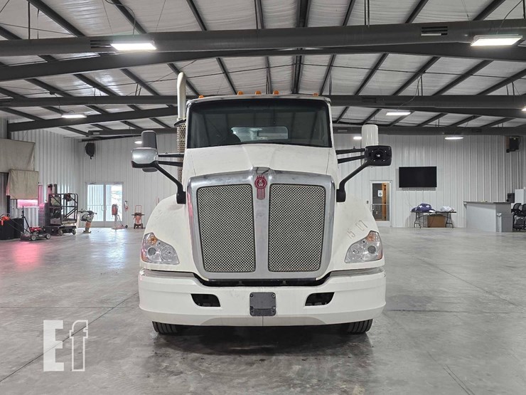 2015-kenworth-t680-image-6