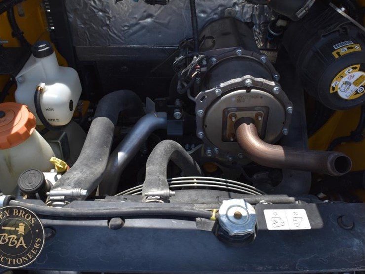 2021-deere-318g-image-28