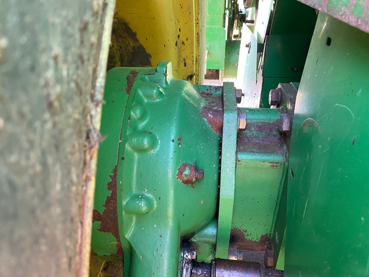 john-deere-9600-4x4-combine-image-67