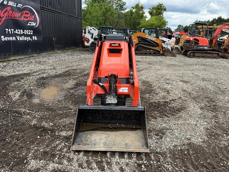 2023-kubota-scl1000-image-7