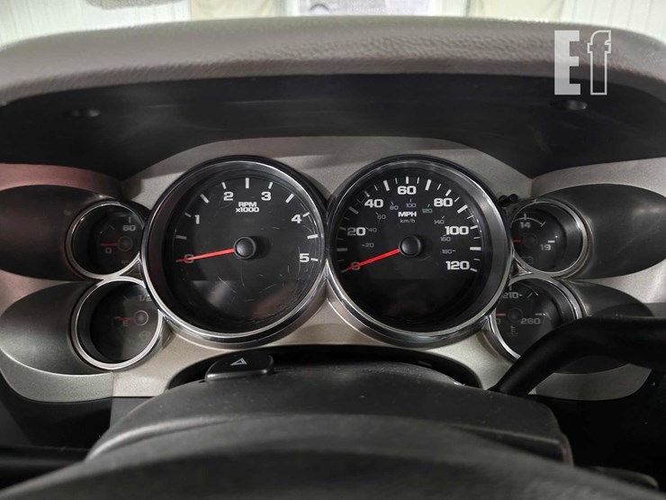 2013-2013-chevrolet-silverado-flatbed-truck-6591-image-12
