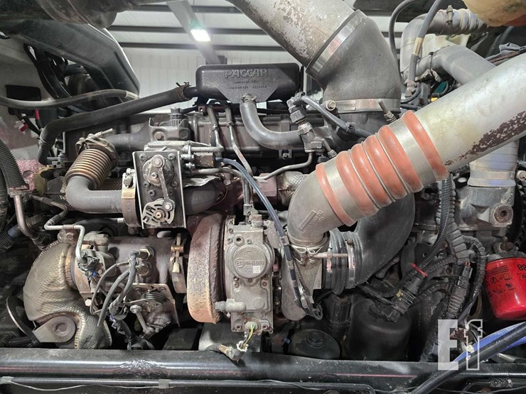 2015-peterbilt-389-image-23