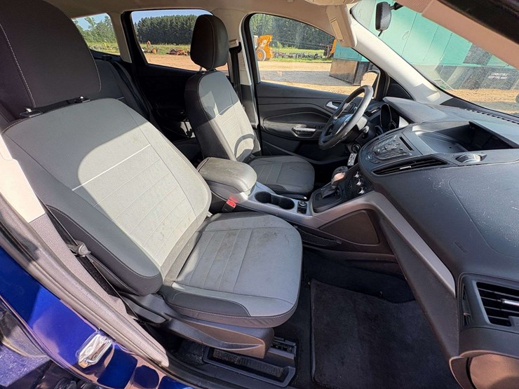 2015-ford-escape-se-image-25