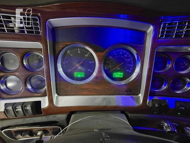 2009-kenworth-t660-image-12