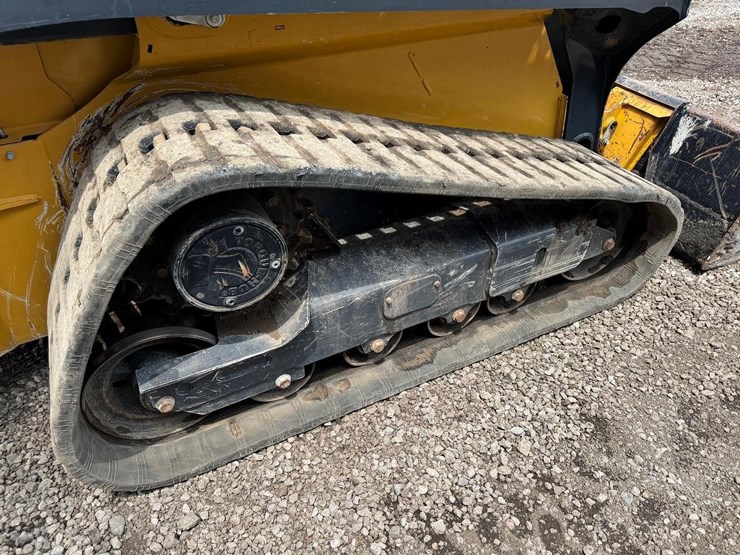 2021-deere-325g-image-17