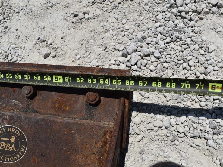 2021-deere-318g-image-40