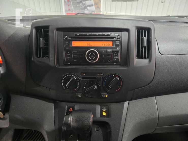 2015-nissan-nv200-image-15