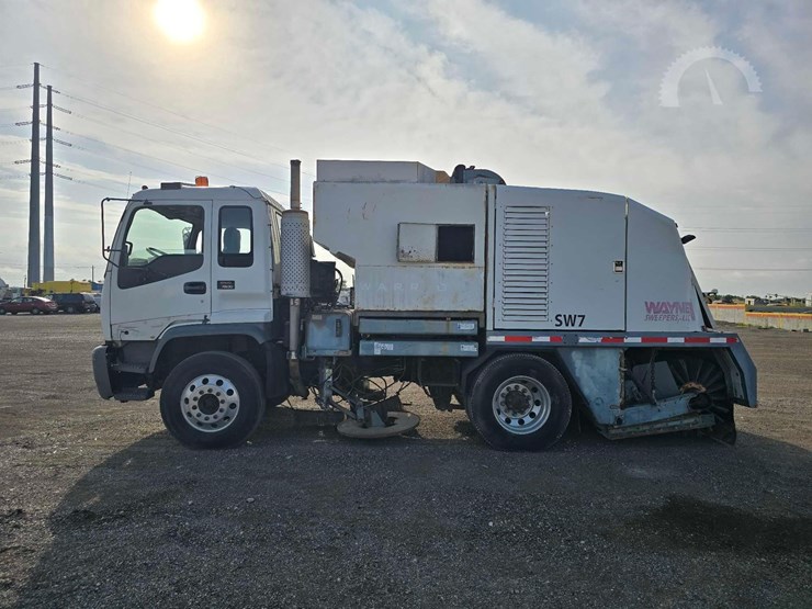 2002-gmc-t7500-image-5