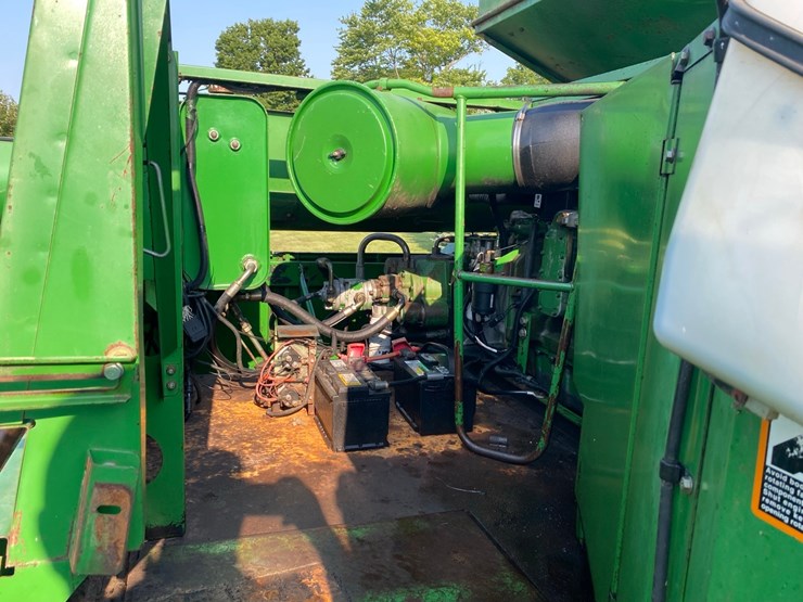 john-deere-9600-4x4-combine-image-69