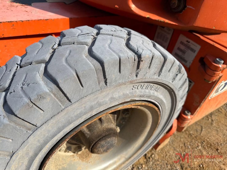 2015-jlg-e300ajp-image-5