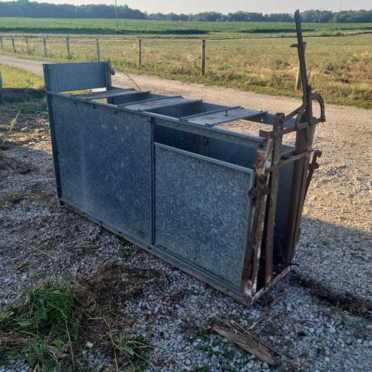 Goat/Sheep Galvanized Head Chute w/Floor and Roll Up Rear Gate