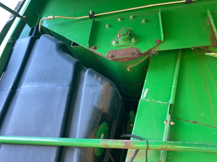 john-deere-9600-4x4-combine-image-58