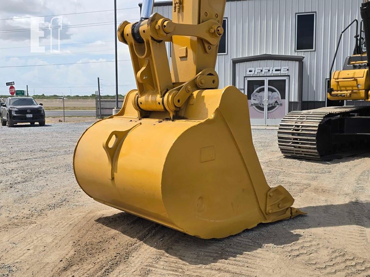 2020-caterpillar-336-image-11