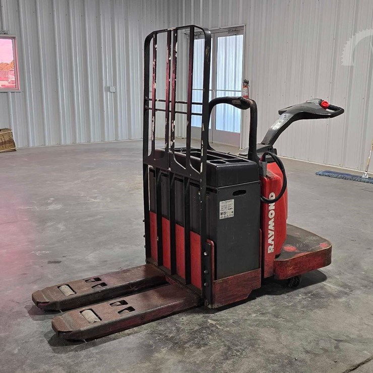 RAYMOND 8400