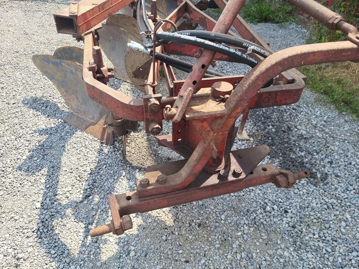 international-540-in-furrow-4-bottom-moldboard-plow-w/coulters-image-11