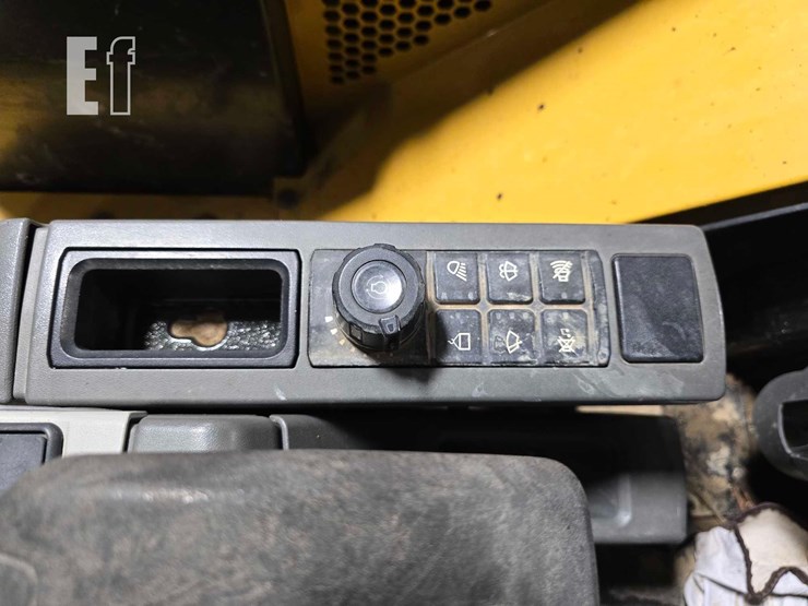2021-caterpillar-306cr-image-22