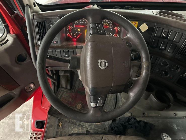 2014-volvo-6431-image-15