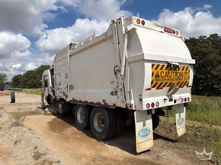 2020-peterbilt-520-heil-28yd-front-loader-garbage-truck-image-7