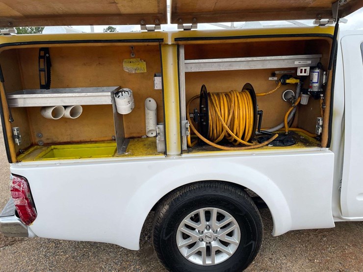 2015-nissan-frontier-sv-image-17