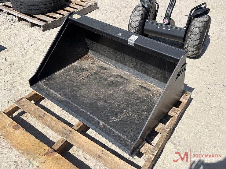 mtl-42"-mini-skid-steer-bucket-image-4