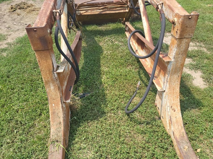 international-2000-loader-w/66"-bucket-and-mounting-brackets-image-17