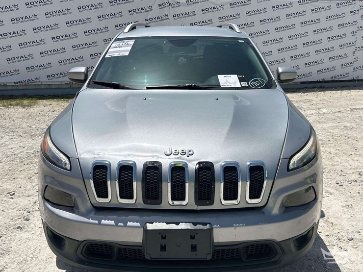 2016-jeep-cherokee-image-24