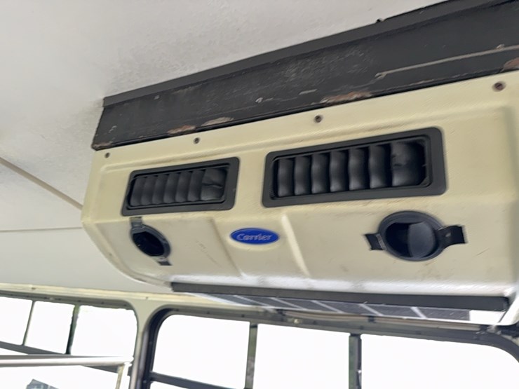 2012-freightliner-bus-image-44