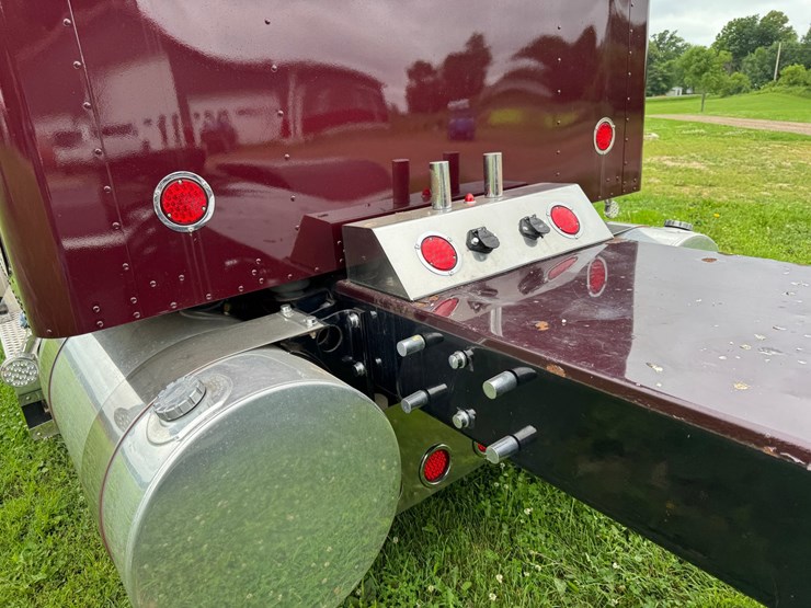 2021-kenworth-w900l-image-29