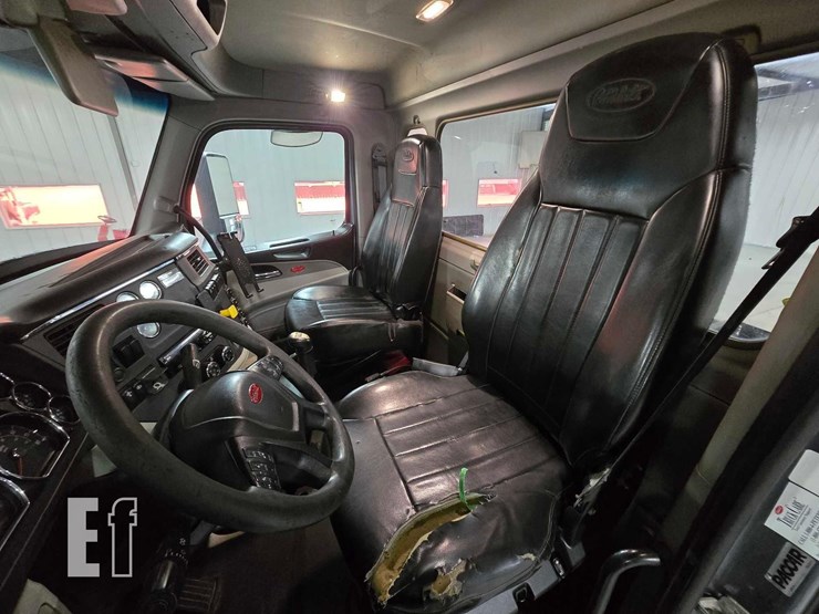2019-peterbilt-567-image-9