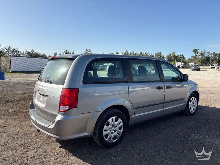 2015-dodge-grand-caravan-image-3