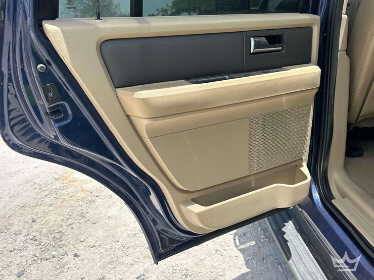 2010-ford-expedition-image-23