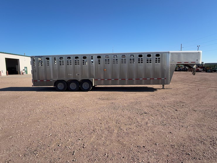 2009-wilson-livestock-trailer-image-4