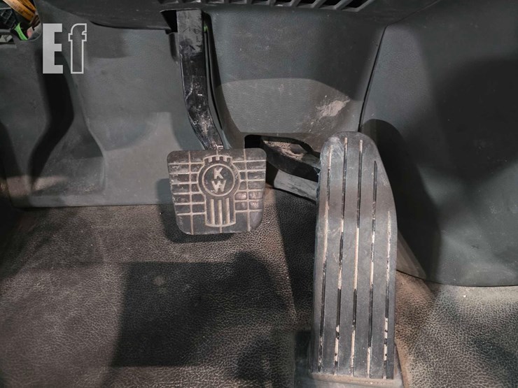 2015-kenworth-t680-image-10