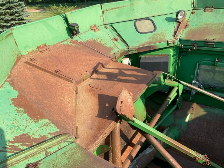 john-deere-9600-4x4-combine-image-75