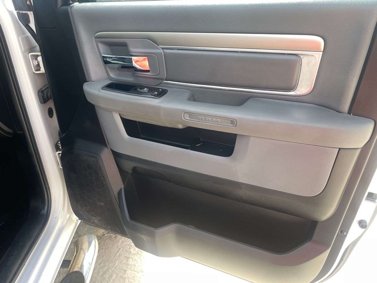2013-dodge-2500-image-17