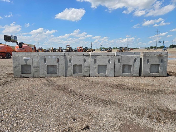 qty.-(6)-precast-concrete-utility-vaults-image-2