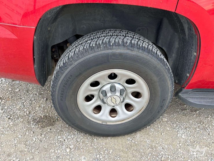 2010-chevrolet-tahoe-image-23
