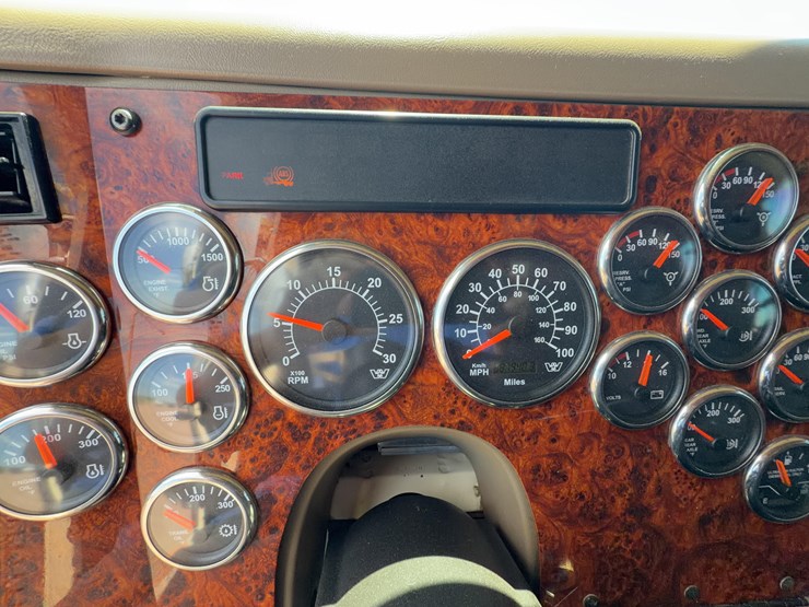 2011-western-star-4900fa-image-55
