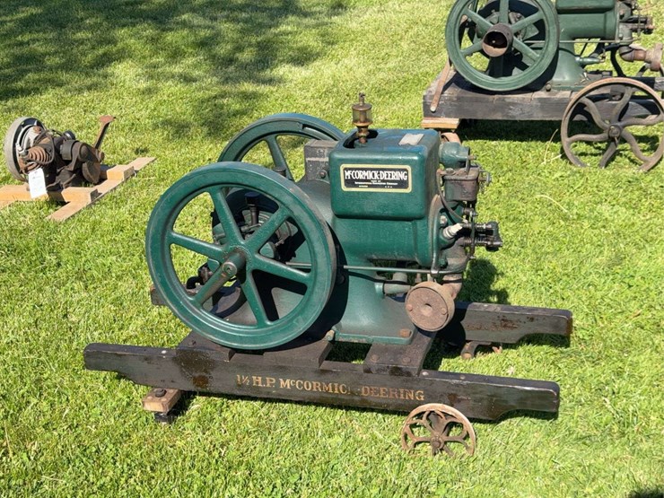 mccormick-deering-1-1/2-hp-engine-image-1