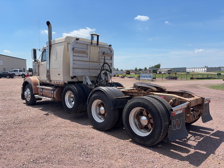 2011-western-star-4900fa-image-7