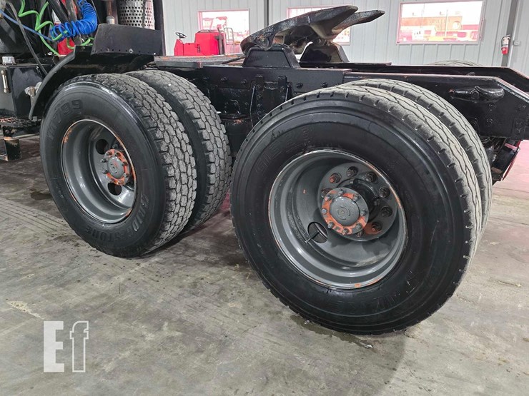 2005-kenworth-t800-image-30